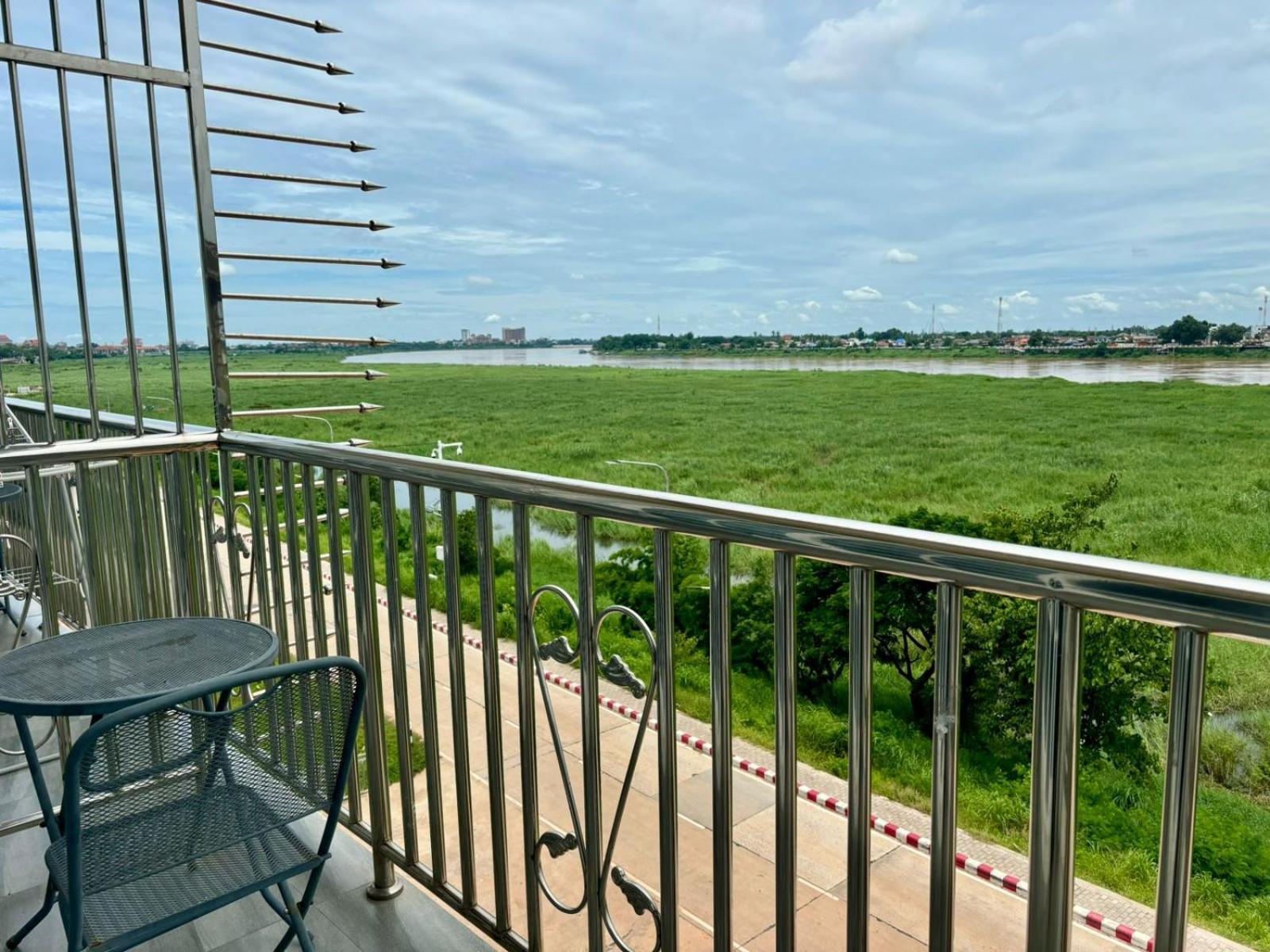 Sunset Mekong Apartment Vientiane Exterior photo