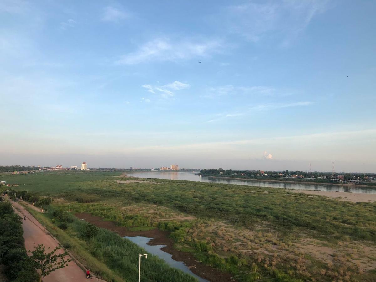Sunset Mekong Apartment Vientiane Exterior photo